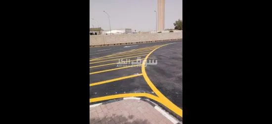 اعمال تخطيط طرق ومواقف السيارات دهانات حار وبادر