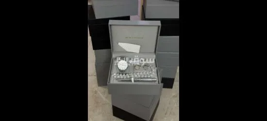 ساعات  احذية