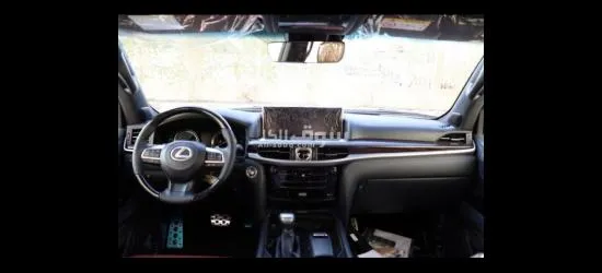 لكزس LX 570 سيجناتور موديل 2021 بدون حوادث - 3