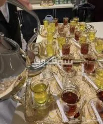 قهوجي الرمال وصبابين مع أغراضهم - 4